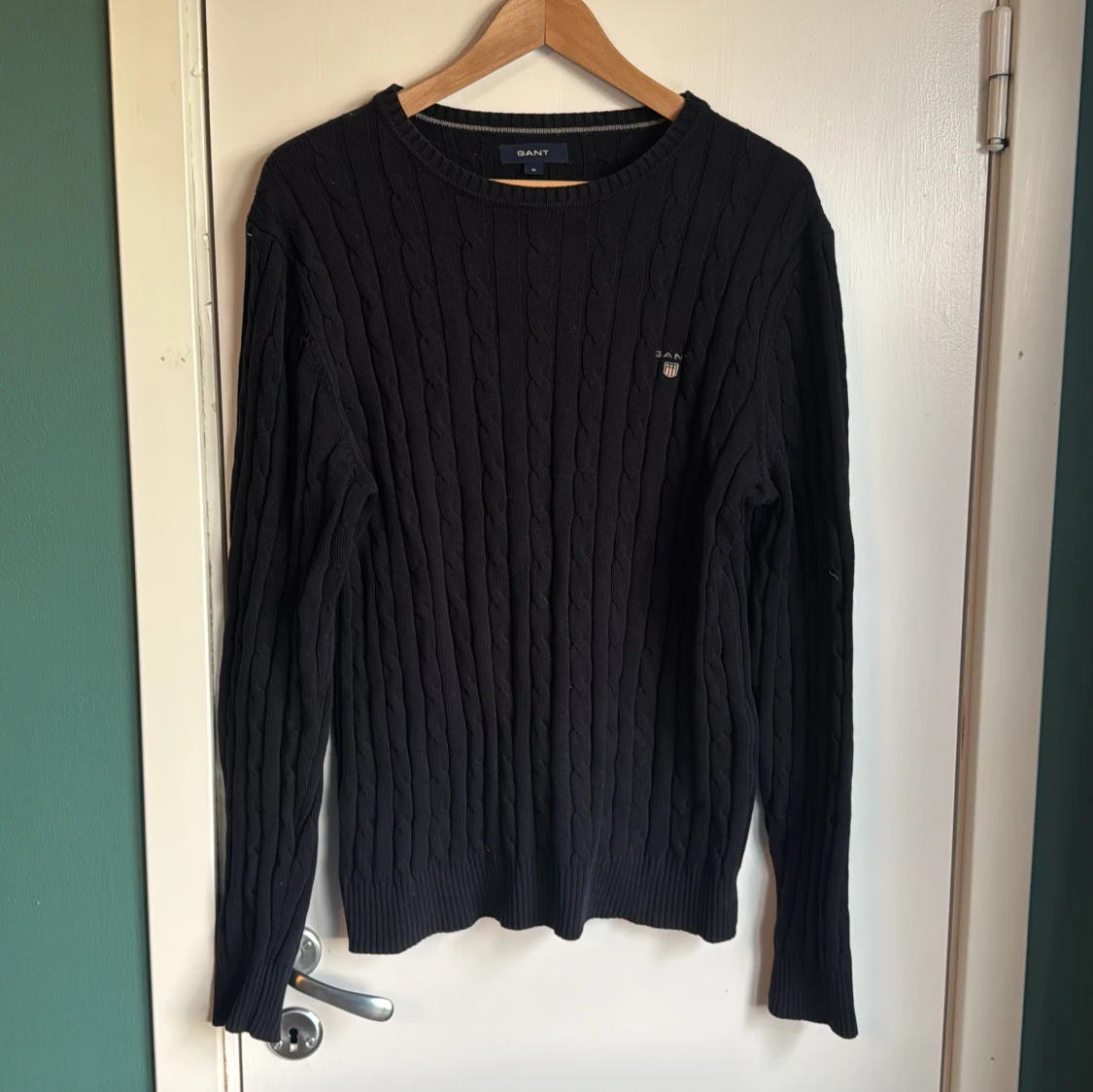 Svart kabelstickad tröja från GANT