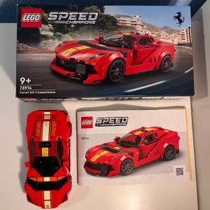 LEGO Speed Champions Ferrari 812 Competizione  - Tja! Jag säljer en lego speed champions Ferrari 812   competizione i okej skick då klistermärkena har blivit solblekta, kartong och manual medföljer även! Finns att hämta i hyllinge annars går det bra att skicka. Skriv gärna ifall du har några frågor :)