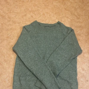 Grön stickad tröja från vero mode - En grön stickad tröja från vero mode, bara använd några gånger. Storlek S