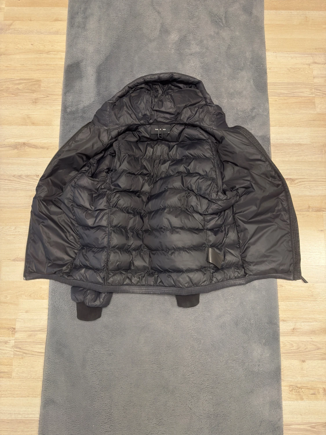 Svart dunjacka från Peak Performance - 4