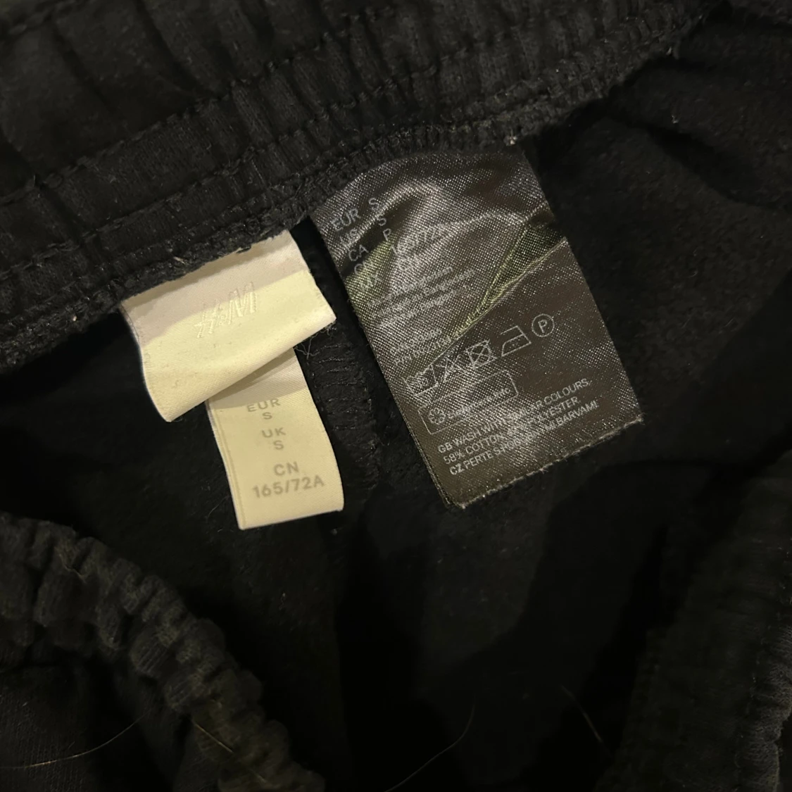Svarta mjukisbyxor från H&M, storlek S - 1