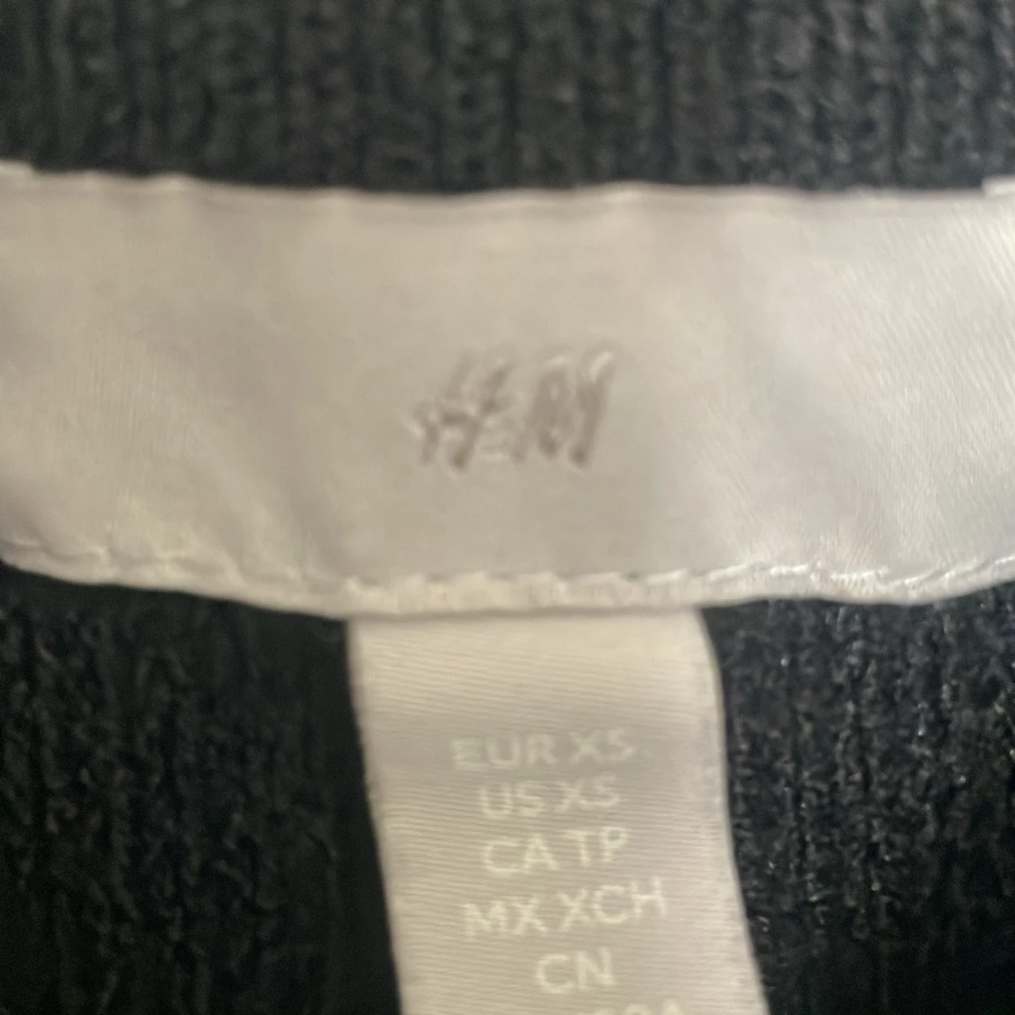 Svart kofta med guldknappar från H&M XS - 2