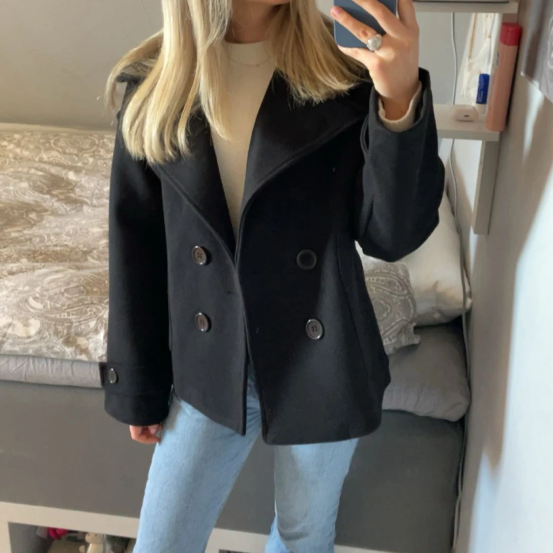 Svart skepparkavaj med stora knappar - 1