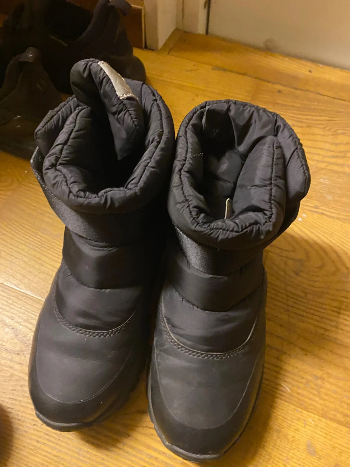 Svarta moon boots från UGG