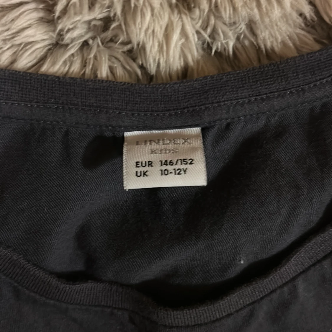 Mörkgrå t-shirt med tigertryck från Lindex - 2