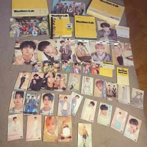 Enhypen season greeting  - Säljer nu min Enhypen  season greeting 2022. Allt på bilderna ingår, pris kan diskuteras 💕💕