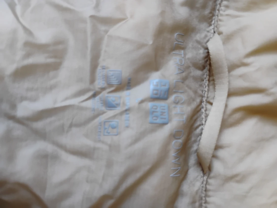 Beige dunjacka från Uniqlo - 2