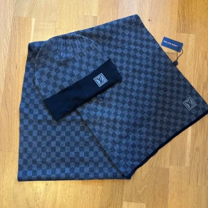 Lv - set  - Helt nytt set perfekt till vintern. Det finns 5 sets inne så var snabba in och köp!