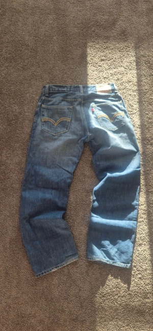 Levi's 559 straight jeans - Säljer dessa ,straight/loose levis jeans i mycket bra skick , size W33 L32