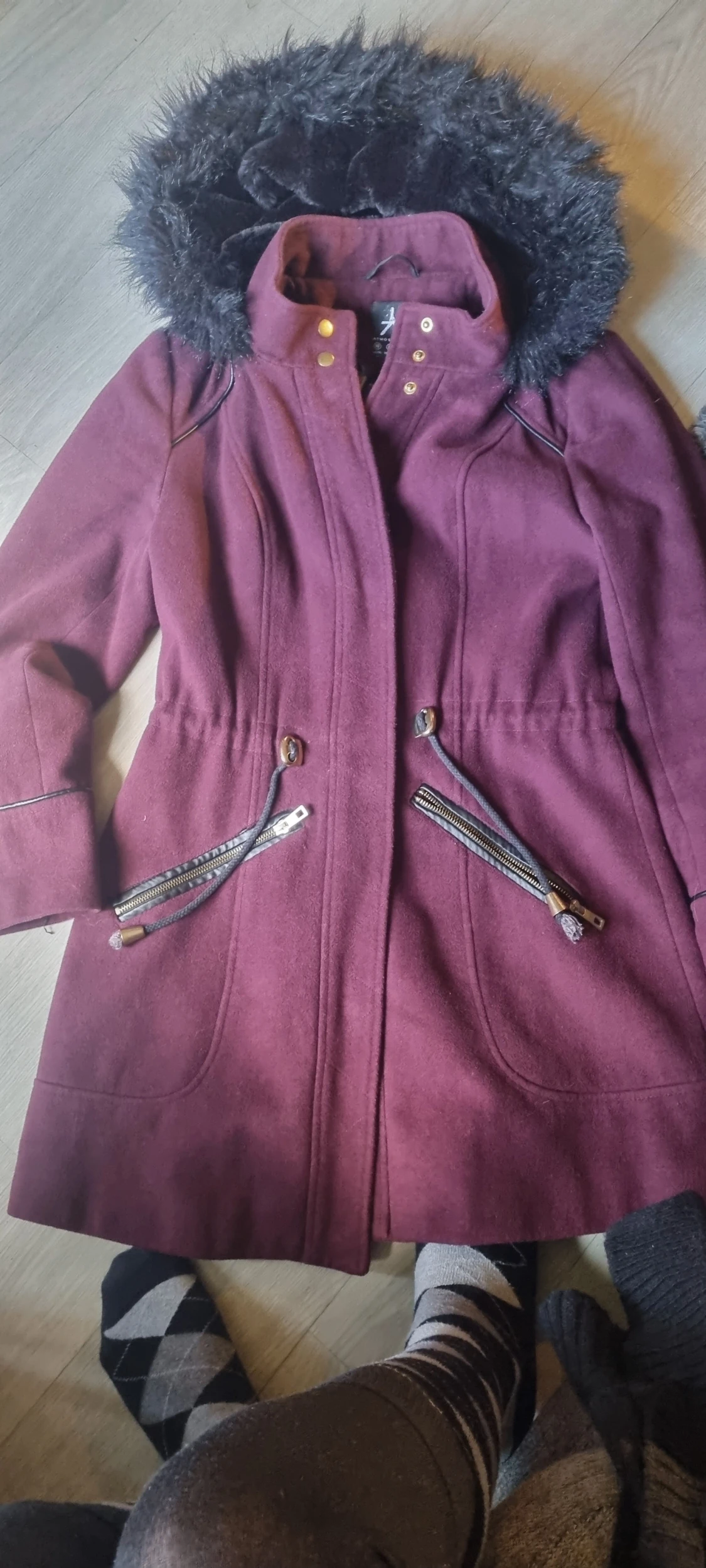 Vinröd kappa med fuskpäls från Atmosphere - 2