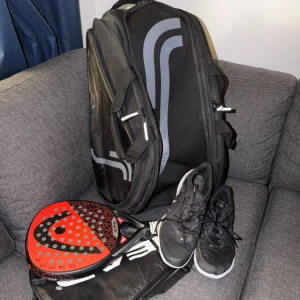 Padelset - Padelset Padelväska RS padel - 949:- Padelrack Head - 1.499:- Padelskor Nike strl 42 - 749:- Använt, cond 9/10 Nypris 3.199:-  Mitt pris 1.600:- 