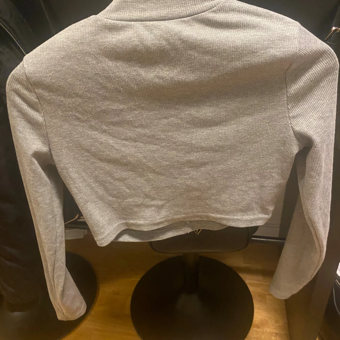 Grå croppad ribbad topp från SHEIN - 1