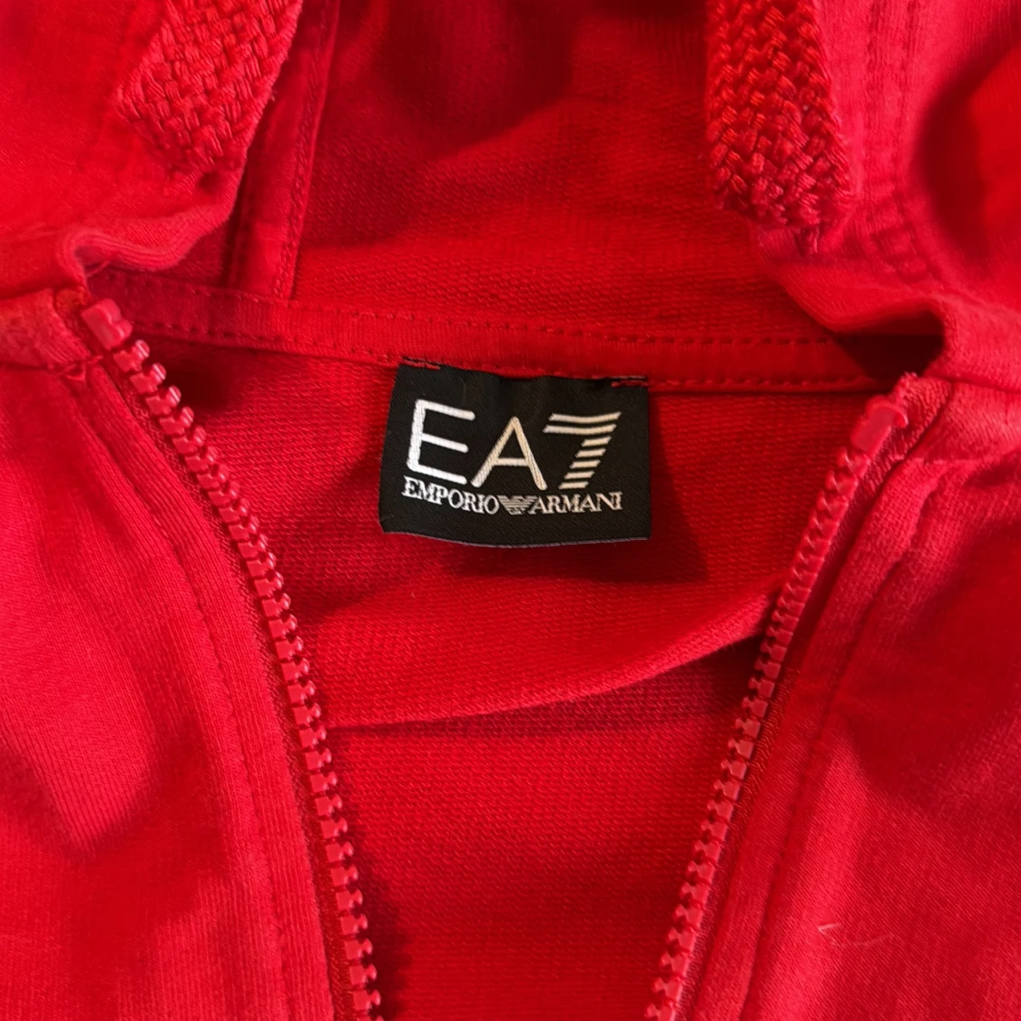 Röd hoodie från EA7 Emporio Armani - 2