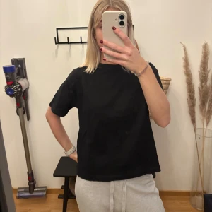 T-shirt från Zara - T-shunt i lite tjockare material från Zara. Så nice passform. Använd fåtal gånger