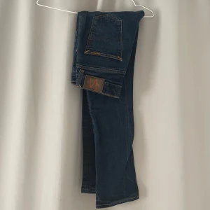 Nudie Jeans Lean Dean - Säljer ett par feta nudie jeans i nyskick till bra pris. Storlek 30/36 Modell lean Dean som är slim fit🔥 Hör av dig om du undrar något. Sitter som 30/30