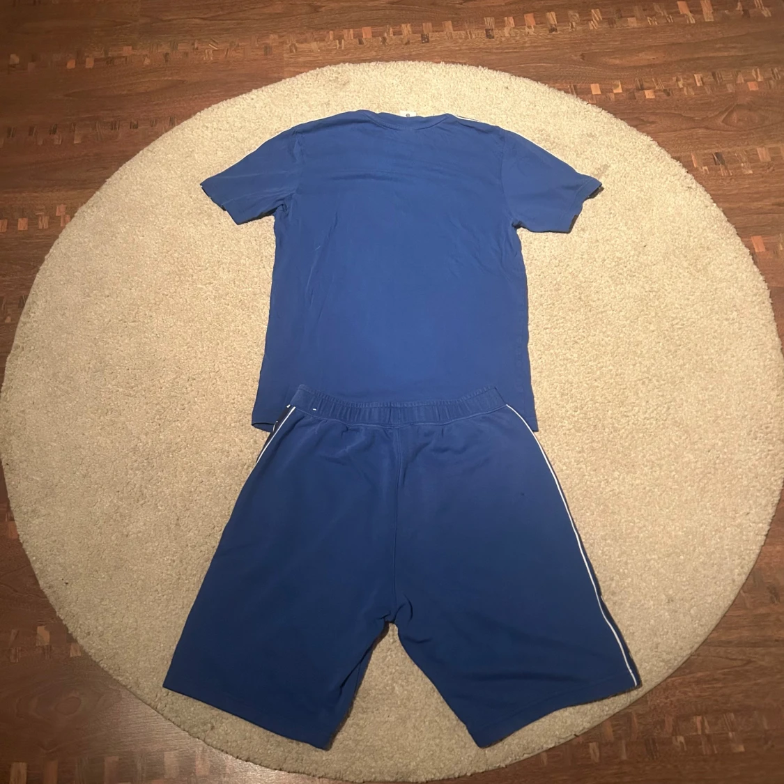 Blå Nike shorts med vita detaljer - 1