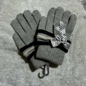 Barn / Tjejer Vantar  - 6 år + 