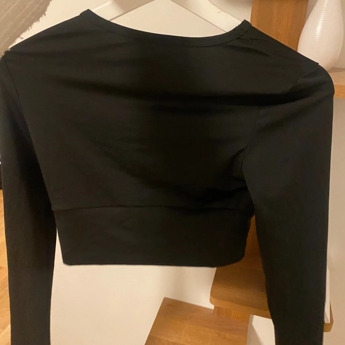 Svart croppad topp från SHEIN - 1