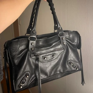 Svart väska - Fin sprillans ny väska från boohoo. Knappt använt den🫶🏼