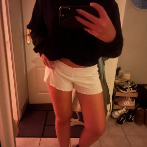 Shorts  - Vita shorts, står inget märke💗