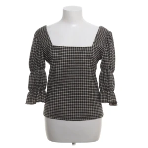 Rutig topp - Säljer denna rutiga topp. Kontakta vid frågor eller intresse❣️