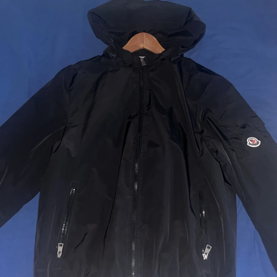 Svart dunjacka från Moncler