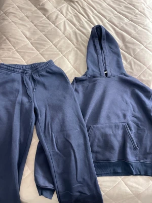 Blått mjukisset - Säljer mitt blåa mjukisset som inte har kommit till användning! Köpta på Gina Tricot. 