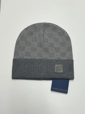 Lv Mössa - Helt ny aldrig använd. Storlek One size. Snabb frakt fraktar inom 24h.