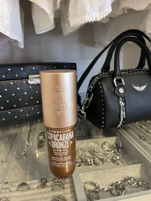 Sol De Janeiro Bronze glow oil - Copacabana Bronze glow oil från Sol De Janeiro.