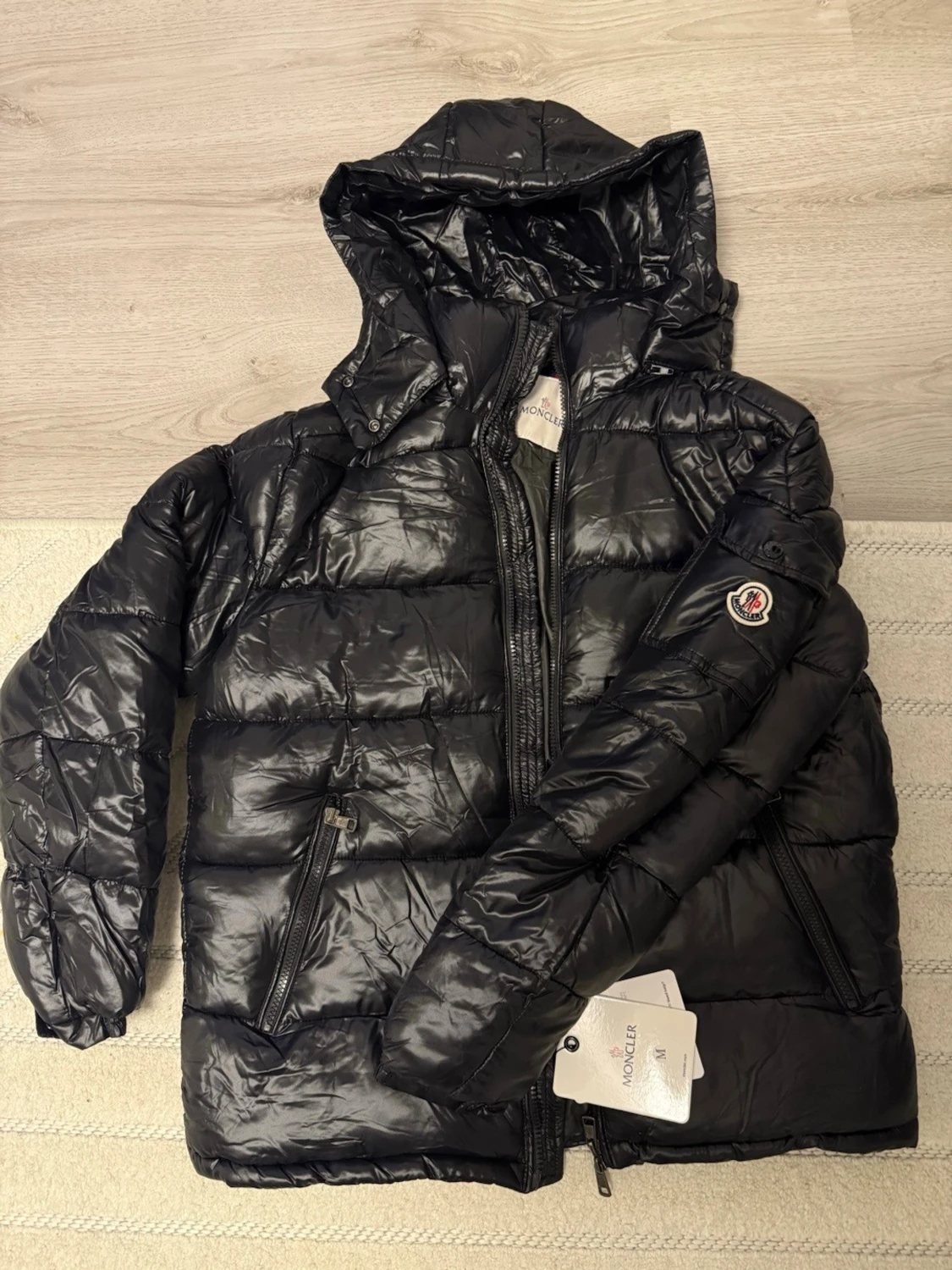 Svart Moncler pufferjacka med huva - 1