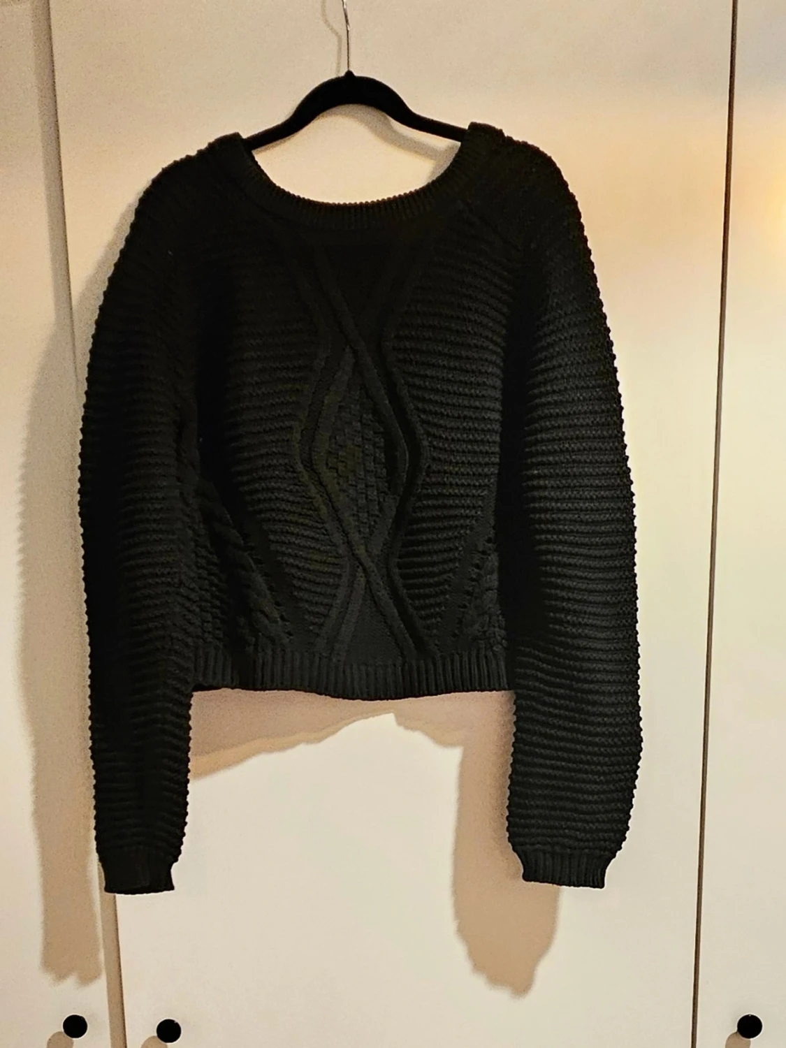 Svart stickad tröja - 1