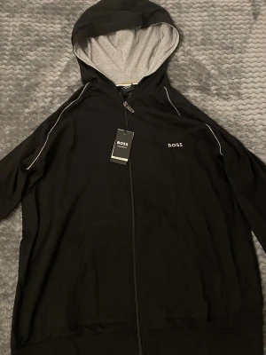 Boss - Säljer en helt ny Hugosson tröja oanvänd. Storlek M