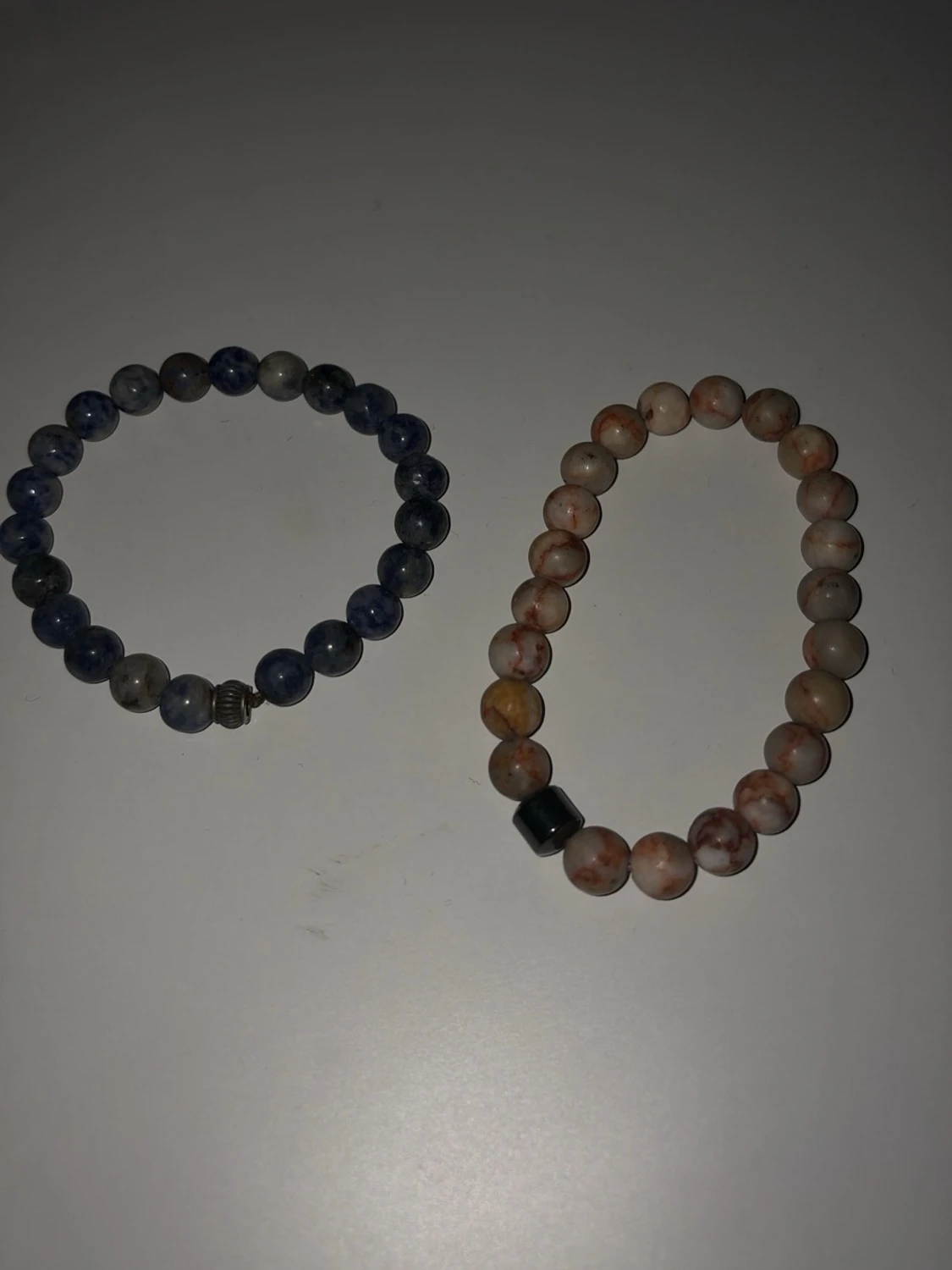 Två pärlarmband med stenar - 2