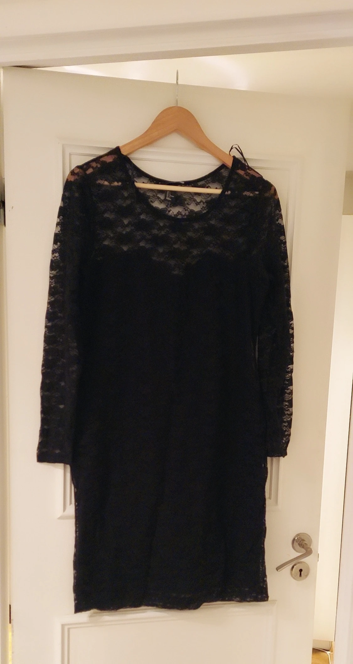 Svart spetsklänning från H&M