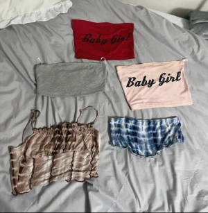Fem bandeau och crop toppar i olika färger - Vissa är skadade medan vissa är i gott skick!