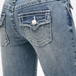 Knapp söks! - Någon som råkar ha en knapp till true religon jeans att vilja sälja, mina har nämnligem tappat en 💙