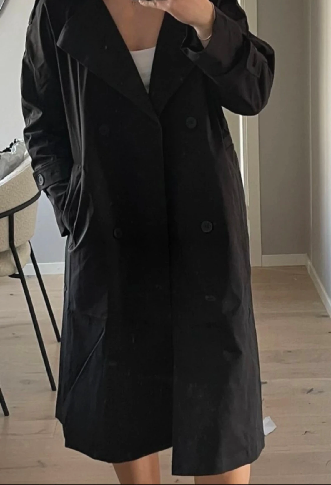 Svart trenchcoat med bälte - 2