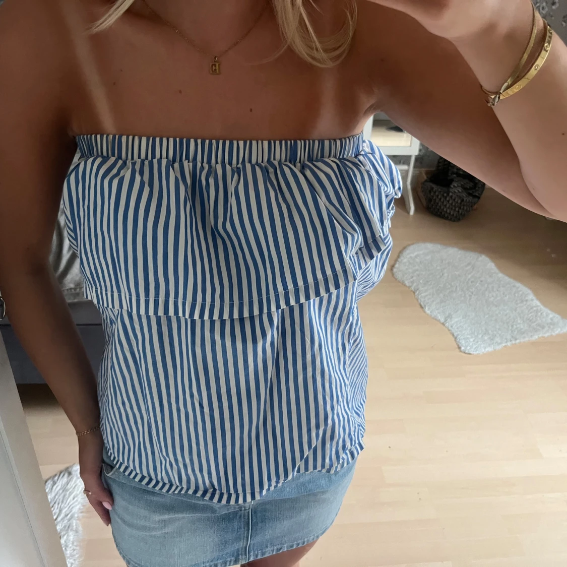 Blåvit randig axelbandslös topp - 2