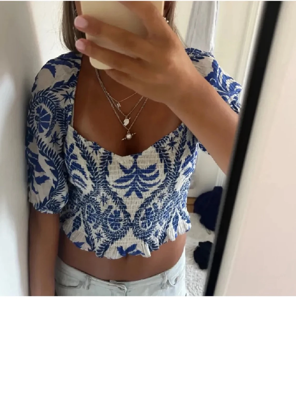Blåvit croppad blus med mönster - 1