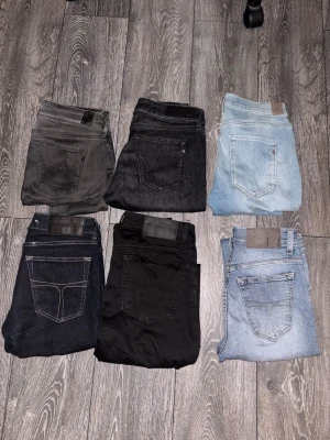 Jeans tiger of Sweden x replay 6 stycken, - Jeans tiger of Sweden x replay 6 stycken, bra skick  på alla men dom ljusgråa replay har ett litet hål i skrevet, storlekarna är från w27-30 och längd 30-