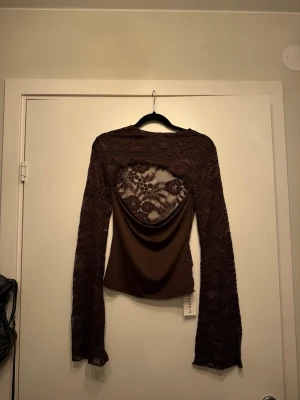 Venderby’s spets topp - Helt i nyskick! Ligger fortfarande i förpackningen den skickades i.  Köpt för 399 DKK (ca 590 SEK). Pris kan alltid diskuteras! ❤️‍🔥☺️ 