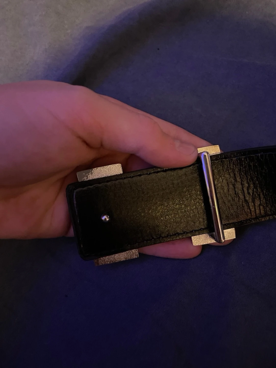 Svart skinnbälte med H-spänne - 2