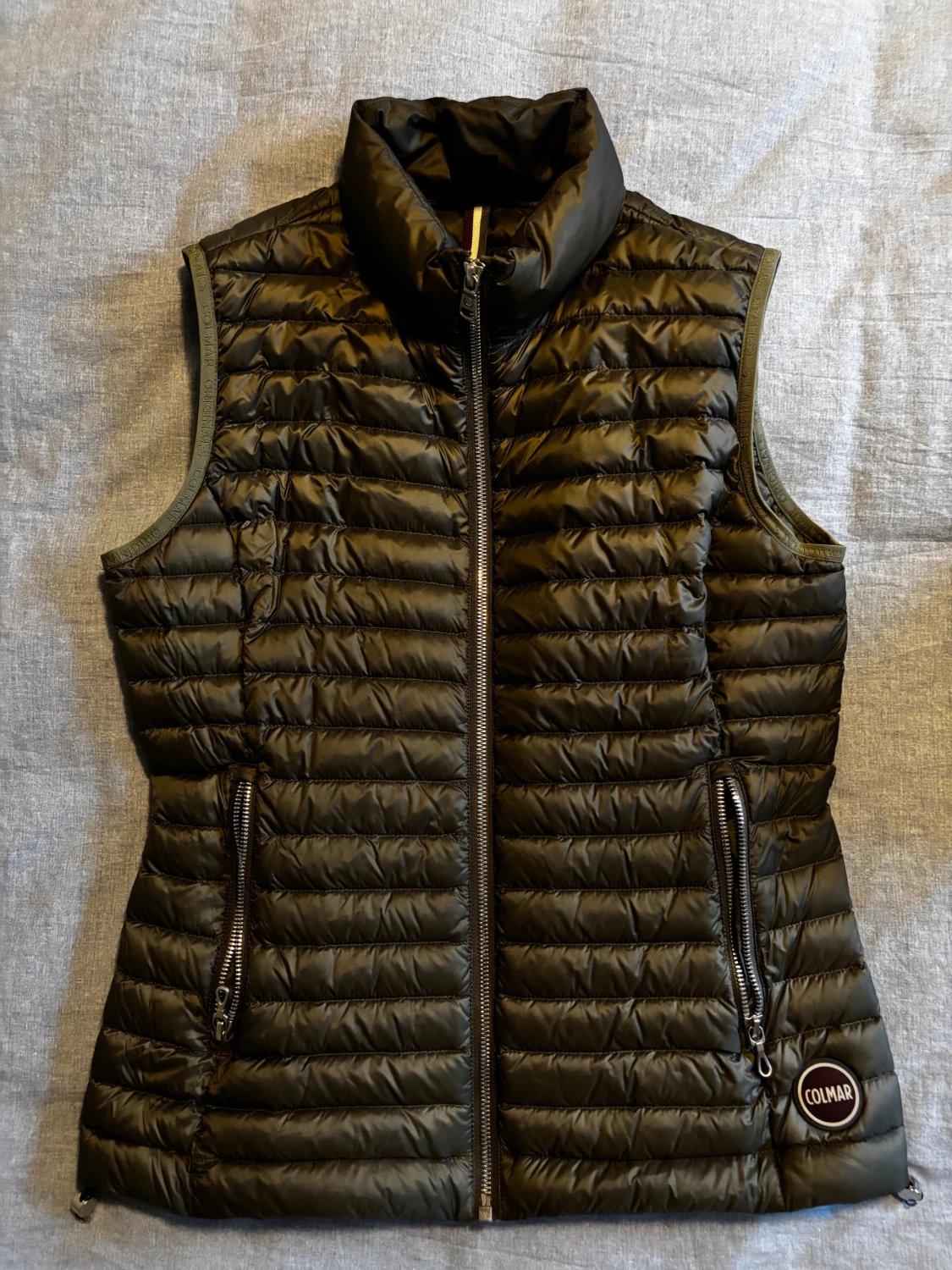 Mörkgrön dunväst från Colmar