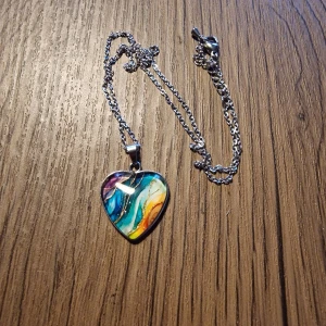 Halsband multi hjärta - Halsband med elegant drömlik hjärtformad glasberlock. 2.2 cm × 2.2 cm. Med kedja.Stilfull legeringskedja. Perfekt present till Valentinsdag, Årsdag eller Födelsedag.