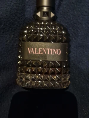 Valentino parfym - Söker byten eller ge bud. Använt typ 5 spray.