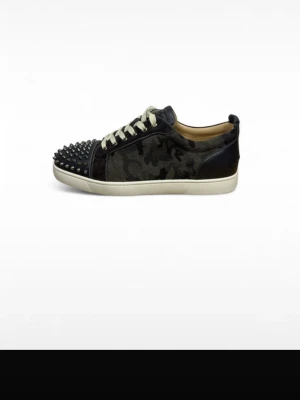 Louboutin camo söker! - Söker dessa loubs i 44-45 skriv t mig om du har intresse av att sälja! 