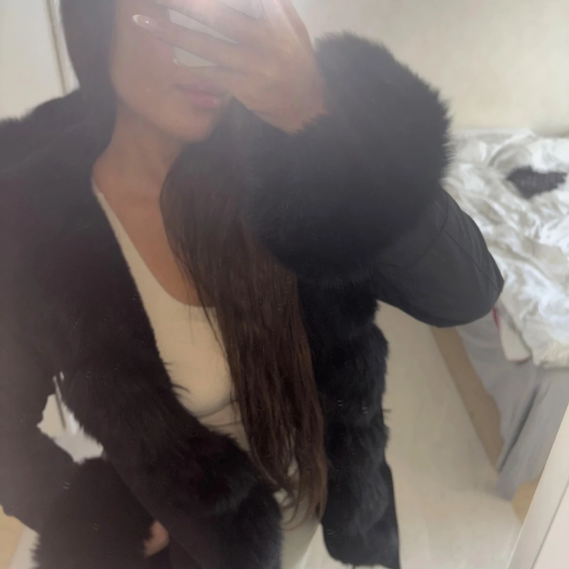 Svart pälsjacka med stor krage - 2