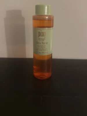 Pixi Glow Tonic ansiktstoner 250 ml - säljer den då jag fick två likadana i julklapp, helt ny med plast på 