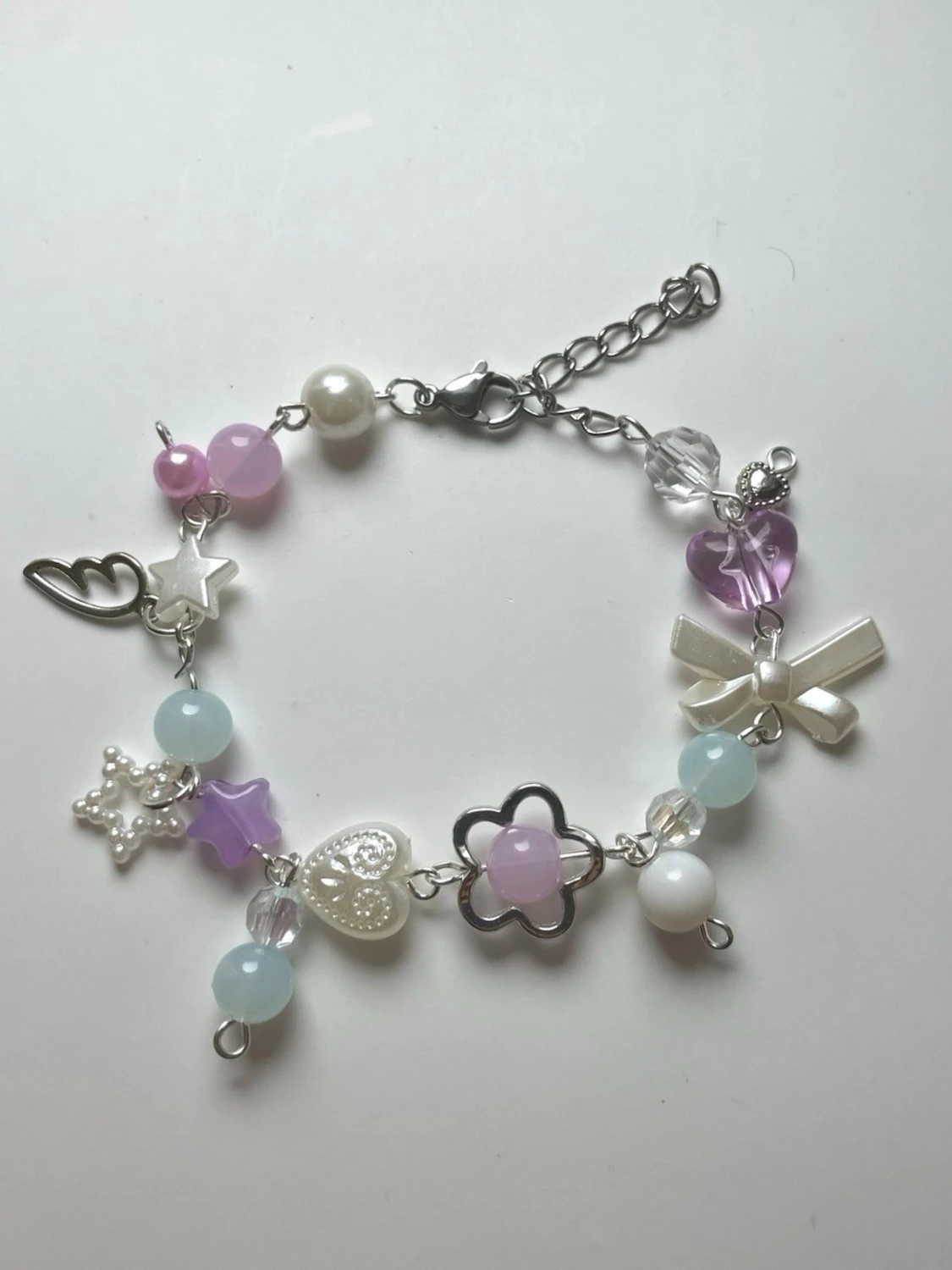 Y2k Armband med berlocker rich pärlor