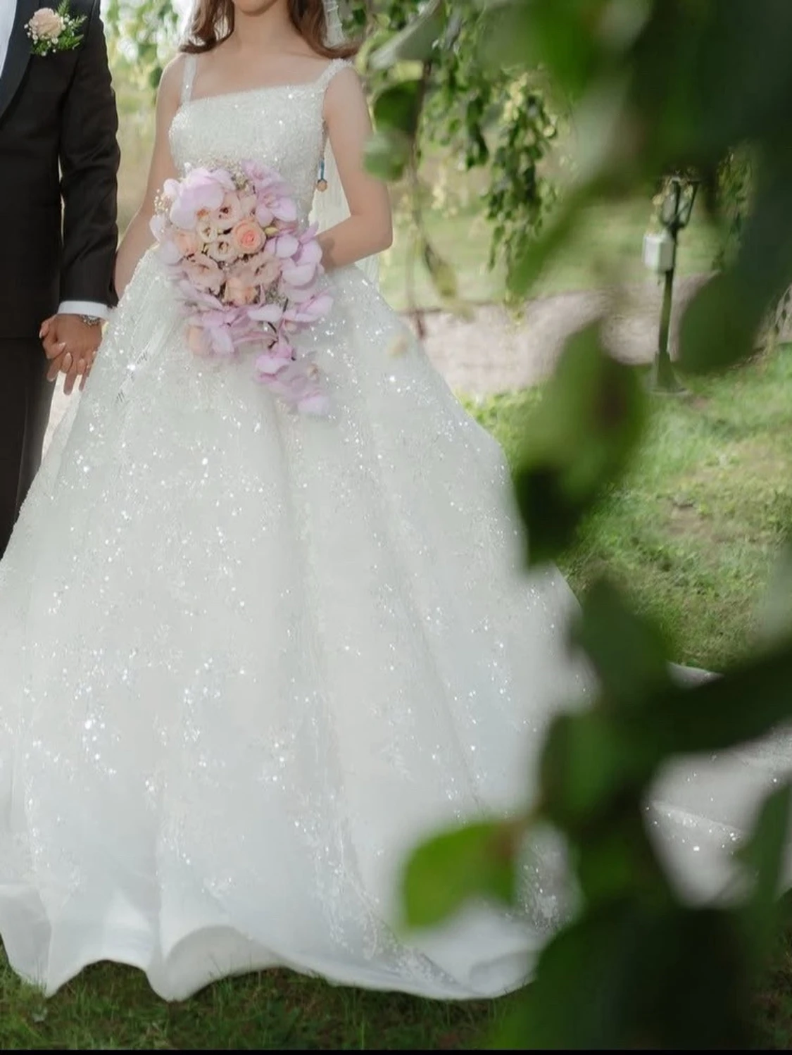 Vit glittrig bröllopsklänning - 1